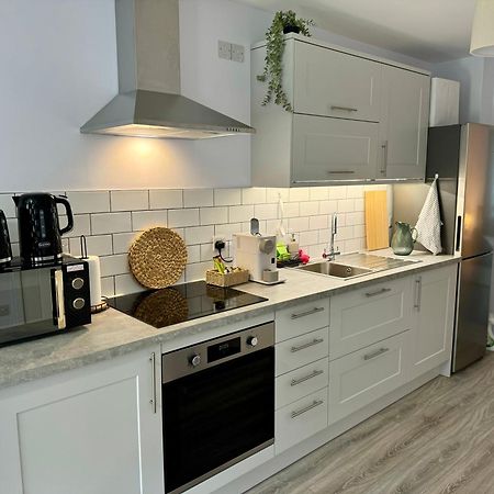 Brand New Flat 5 With Free Parking And Fast Wifi Apartment Йорк Екстериор снимка